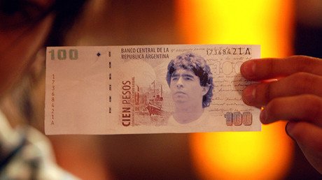 ¿Se paga caro ser honesto?: Devuelve 33.000 dólares ingresados por error y le cobran la transacción