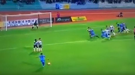 ¿Ni Roberto Carlos?: Golazo de tiro libre convulsiona la Red