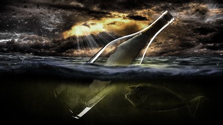 Un mensaje en botella viaja 5.700 kilómetros y 'une' a dos artistas 29 meses después 