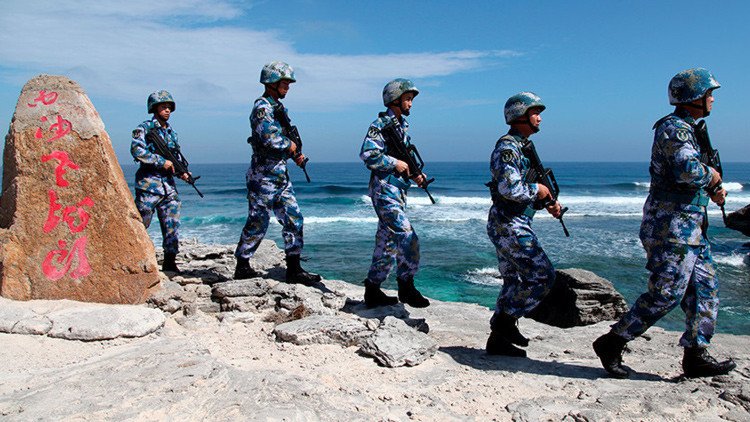 EE.UU. amenaza a Pekín con "consecuencias" por militarización del mar de la China Meridional