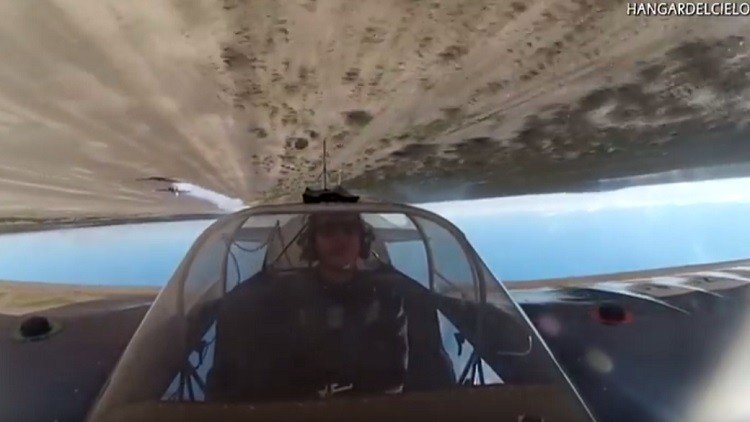 Un video que te dará vértigo: increíbles acrobacias aéreas vistas desde el avión