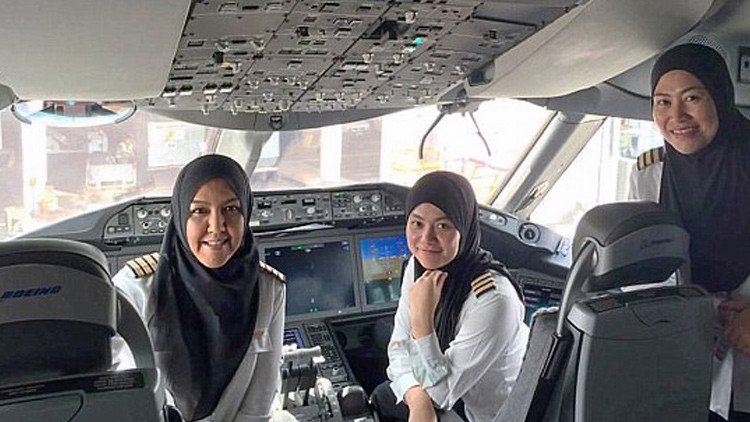 No hay discriminación en el cielo: por primera vez mujeres piloto aterrizan en Arabia Saudita