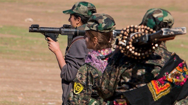 Mujeres dispuestas a "recibir una bala", forman parte de la guerra contra el EI en Siria (VIDEO)