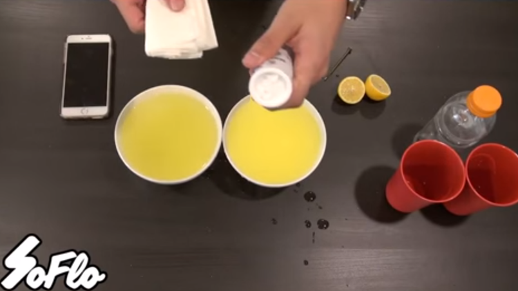 El limón con sal no solo sirve para tomar tequila: Conozca cómo cargar su móvil