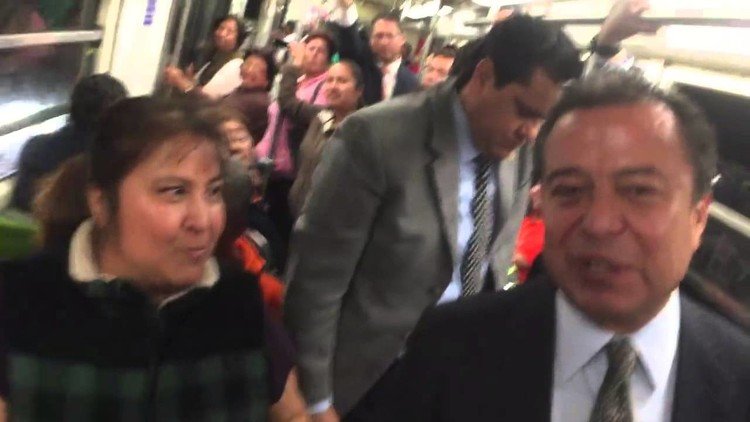 "El pueblo está inconforme": políticos mexicanos se suben al metro y la gente reacciona así