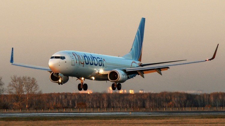 Un Boeing 737 con 62 personas a bordo se estrella al sur de Rusia (VIDEO)