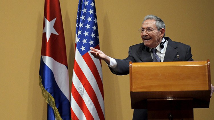 Castro: "Dame la lista de los presos políticos para soltarlos antes de que llegue la noche"
