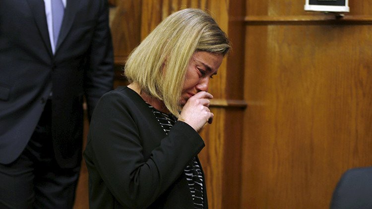 Video: Mogherini se echa a llorar mientras declara sobre los ataques en Bruselas