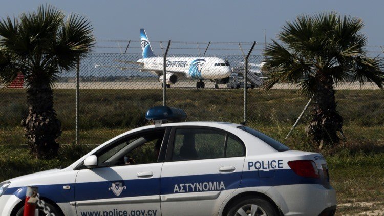 MINUTO A MINUTO: Secuestran un avión de EgyptAir con 81 pasajeros a bordo