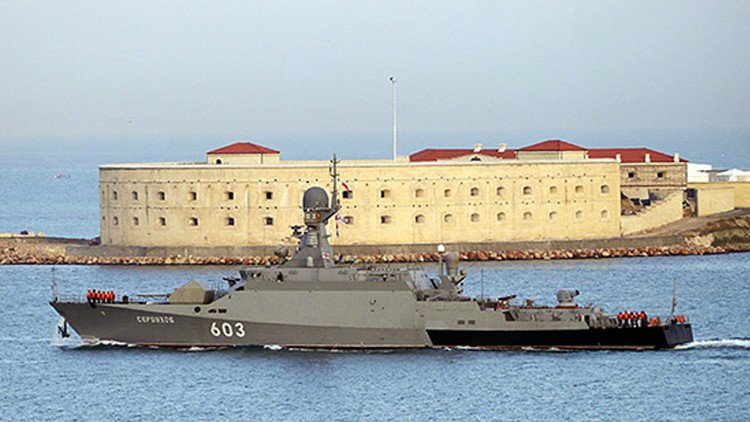 Una corbeta rusa dotada con misiles de crucero 'estrenados' en Siria parte al mar Mediterráneo