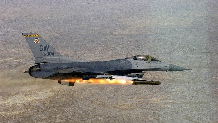 Fin de época: la lenta muerte de los F-16 y F / A-18