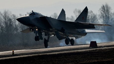 Vídeo: Cazas rusos MiG-31BM interceptan misiles sobre Siberia
