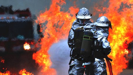 ¿Loco? Deja que los bomberos quemen su mansión de 13 millones de dólares