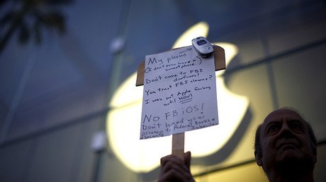 El FBI cree haber encontrado la forma de desbloquear el iPhone del atacante de San Bernardino