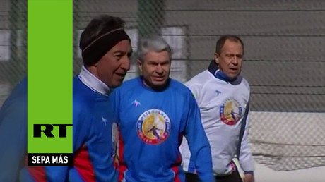 ¿El canciller ruso Lavrov jugando al fútbol con Carlos Bianchi?