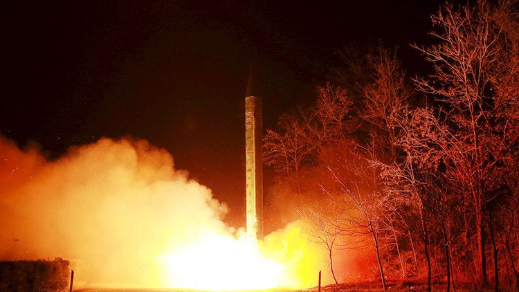 Corea del Norte lanza un misil hacia el mar de Japón  