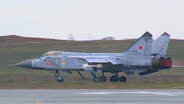 Video: Se enfrentan en una 'pelea de perros' los cazas rusos MiG-31 y MiG-29 en el cielo de Astracán