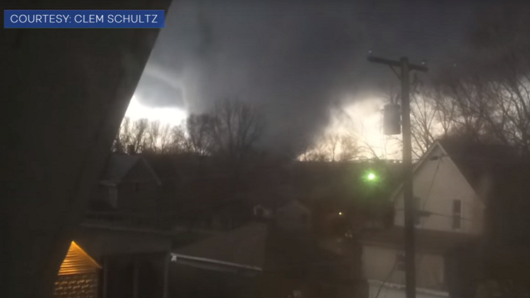Un hombre de EE.UU. graba el tornado que mató a su mujer y destruyó su casa