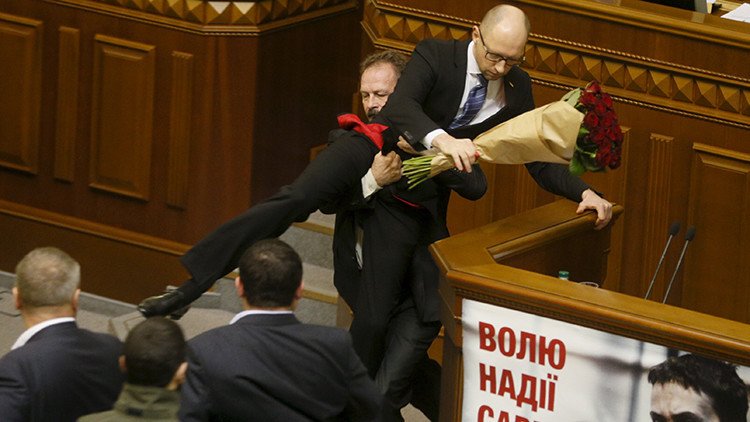 Parlamentarismo bestial: Compilan las mayores peleas en el Legislativo ucraniano (Video)
