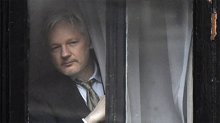 Abogados sobre Assange: Necesita atención médica urgente