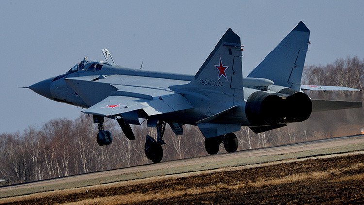 Pilotos rusos establecen un nuevo récord de vuelo mundial a bordo de un MiG-31BM