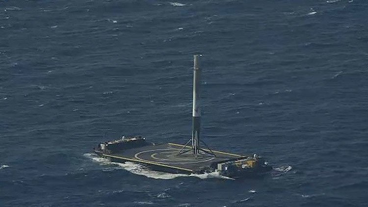 Video: El cohete Falcon 9 de SpaceX aterriza por primera vez en el océano