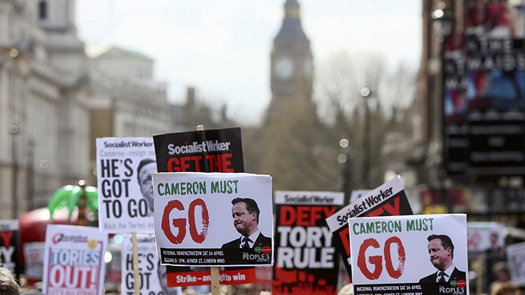 Video: Miles de británicos exigen la renuncia de Cameron por los 'papeles de Panamá'
