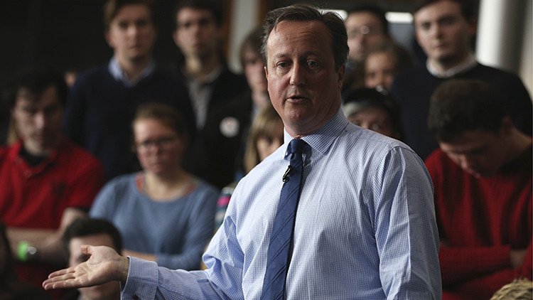 Recogen firmas en Reino Unido para pedir la renuncia a Cameron
