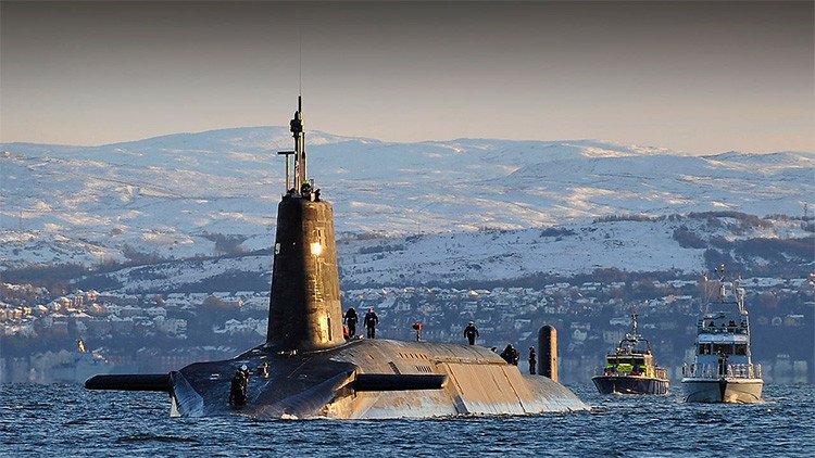 La Marina británica vuelve a meter la cabeza bajo el hielo: sus submarinos vuelven al Ártico 