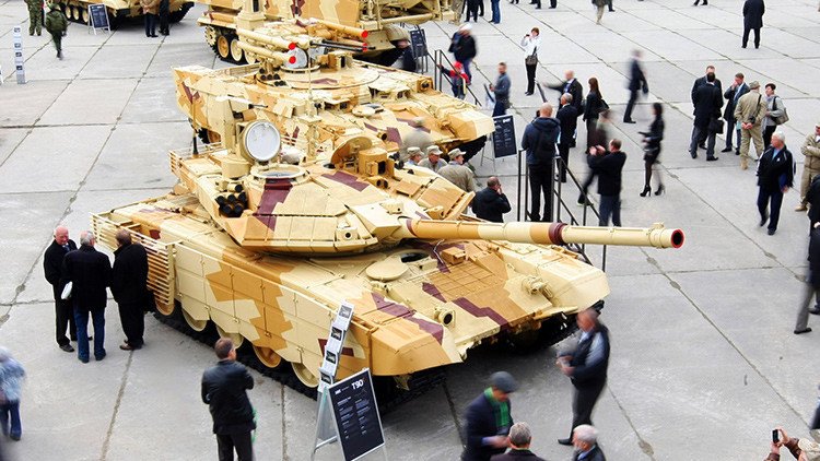 Manejar un tanque: una oferta turística del fabricante de los 'terminators' rusos