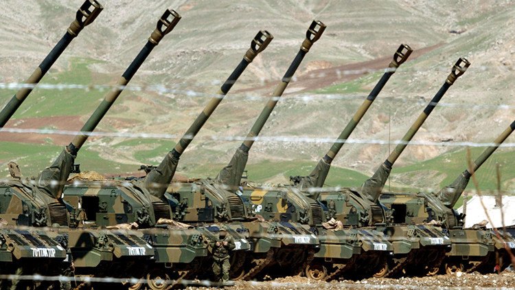 Artillería turca alcanza posiciones del EI en respuesta a su ataque desde Siria
