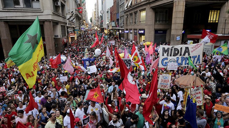 Multitudinario apoyo a Dilma Rousseff en Brasil