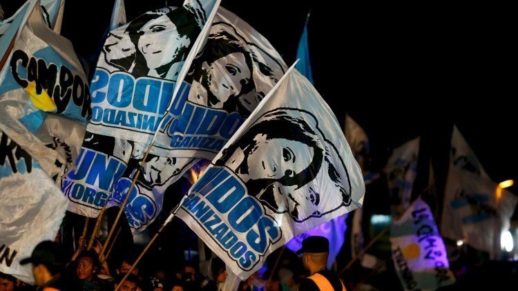 Buenos Aires recibe con apoyo a Cristina Fernández de Kirchner, acusada de presunto lavado de dinero