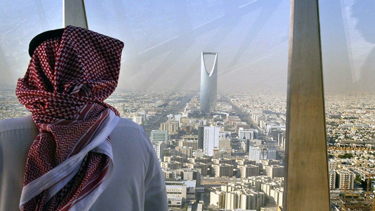 Cómo el petróleo 'ahoga' la seguridad financiera de Arabia Saudita
