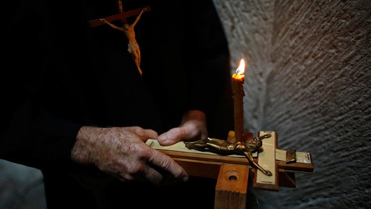 Un cura católico compara a los clérigos pederastas con mujeres adúlteras