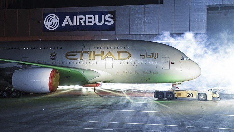 Piloto de Etihad Airways da la vuelta para que dos abuelos se despidan de nieto gravemente enfermo
