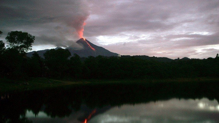 México: Reportan varias explosiones en el volcán de Colima (VIDEO, FOTOS)