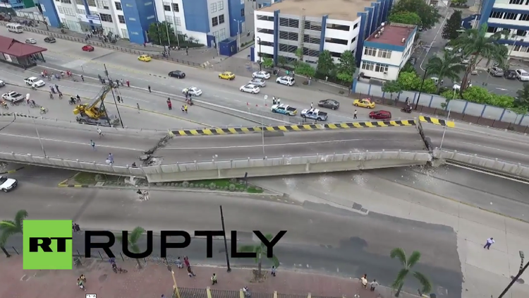 Dron graba cómo quedó puente en Guayaquil tras terremoto de 7,8 en Ecuador