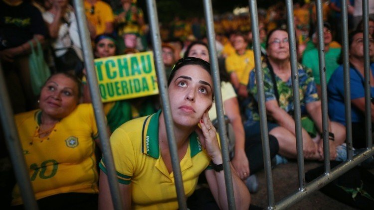Miles de personas en Brasilia esperaban la decisión sobre la destitución de Rousseff (Fotos)