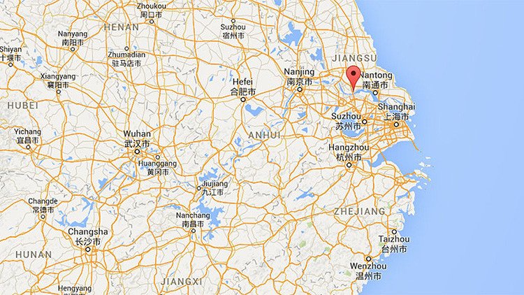 Una enorme explosión afecta las instalaciones de una bodega de químicos en el este de China