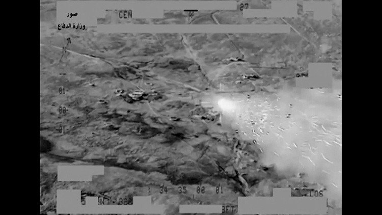 Video: Implacables ataques de helicópteros iraquíes sobre escondites del Estado Islámico
