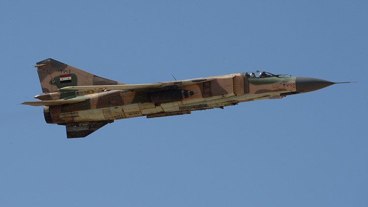 Se estrella un caza de la Fuerza Aérea Siria cerca de Damasco