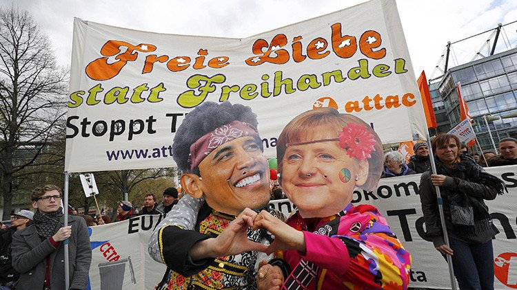 Protestas multitudinarias en Hannover contra el TTIP tras la llegada de Obama y Merkel