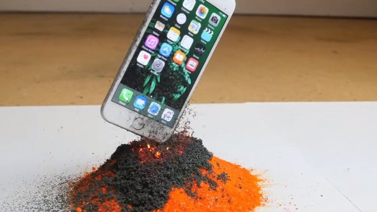 ¿Por qué no hay que tirar un iPhone a un volcán activo?