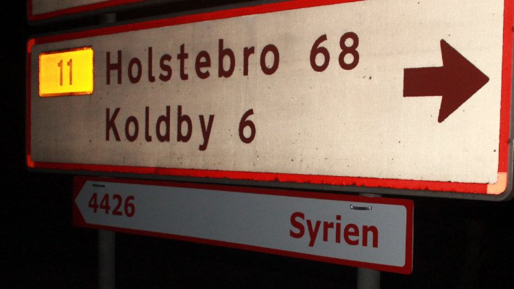 Сarteles que muestran el camino a Siria e Irak encienden el debate sobre los refugiados en Dinamarca