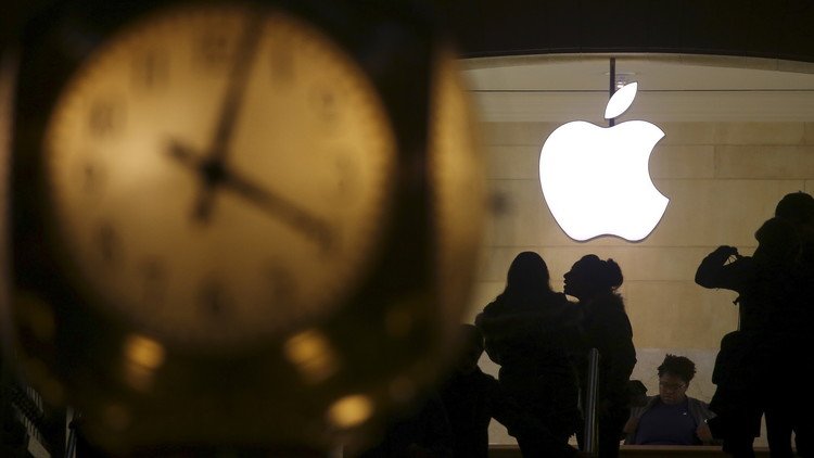 ¿A qué se debe la histórica caída en ingresos de Apple?