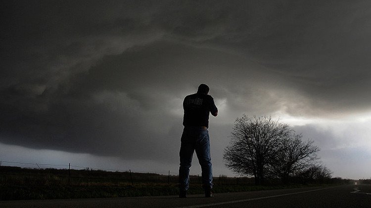 La fuerza de los tornados en EE.UU. en siete impactantes videos