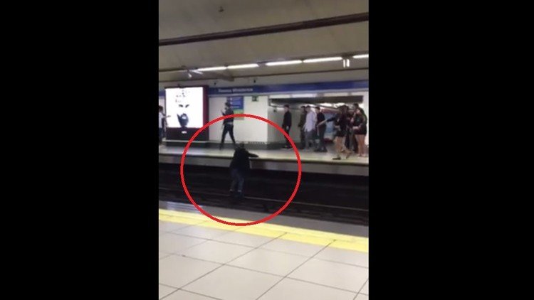 Lanzan a un joven a las vías del metro de Madrid durante una brutal pelea
