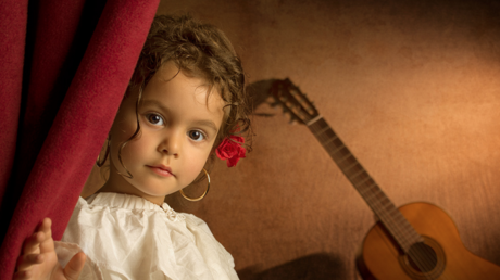 La historia del arte y la literatura inspira las fotos de un padre a su hija 