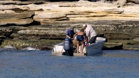 Encuentran por casualidad a un náufrago en una isla desierta de Australia (video)